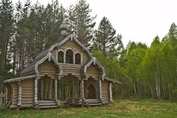 Orthodoxe Holzkirche in Russland — Stockfoto