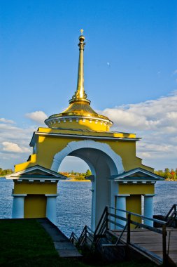 Eski bir manastır Rusya içinde sarı renk
