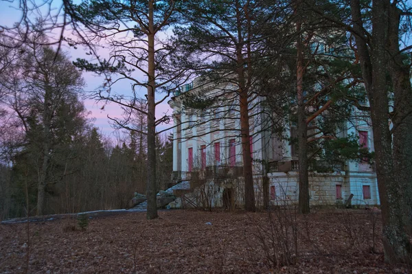 Opuštěné staré sídlo v Russia.Fragments Manor Demidov — Stock fotografie