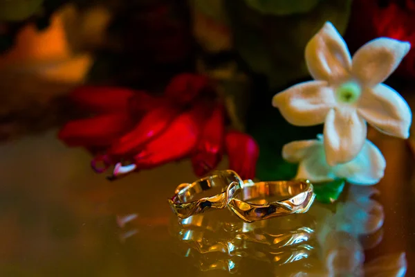 Bröllop förlovningsringar — Stockfoto