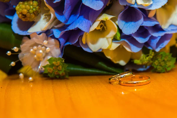 Γαμήλια δαχτυλίδια αρραβώνων — Φωτογραφία Αρχείου