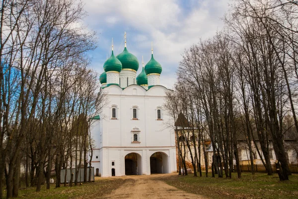 Rusland, afwikkeling Borisoglebsky. Boris en Gleb aan de monding van het klooster van Rostov — Stockfoto