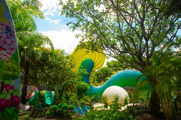 Parque muy bonito, moderno y grande en la ciudad Ho Chi Minh . — Foto de Stock