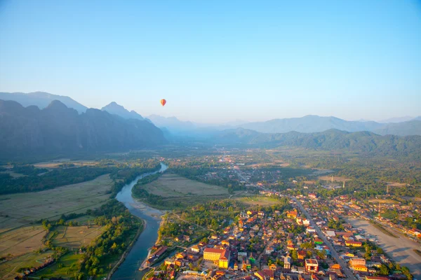 Bunte Heißluftballon in den sky.laos. — Stockfoto