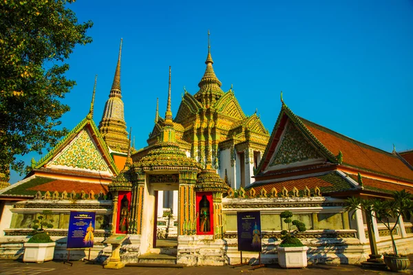 Wat Pho ou Wat Phra Chetuphon, le temple du Bouddha couché à Bangkok en Thaïlande — Photo