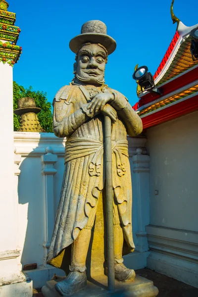 Wat Pho or Wat Phra Chetuphon,the Temple of the Reclining Buddha in Bangkok of Thailand.The sculpture on the background of the temple — Stock Photo, Image