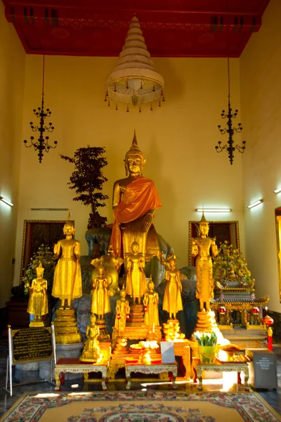 Wat Pho o Wat Phra Chetuphon, el Templo del Buda Reclinado en Bangkok de Tailandia.Estatua de Buda de Oro — Foto de Stock
