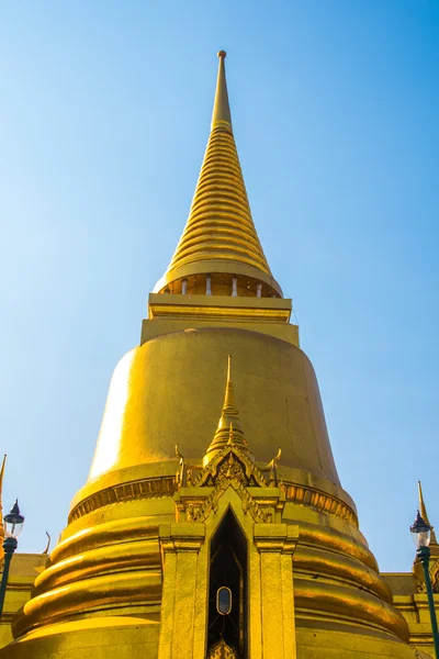 Grand palace Bangkok.Golden stupa and religious temples.THAILLAND — Stock Photo, Image