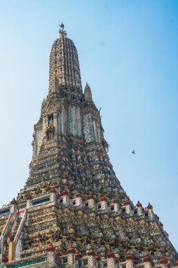 Şafak wat arun ve Bangkok, Tayland, güzel bir mavi gökyüzü Tapınağı