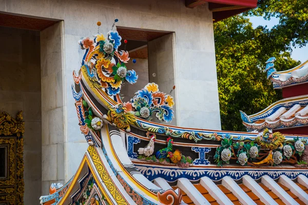 飾り, 装飾, 仏教寺院 Vietnam.Bangkok のフラグメント. — ストック写真