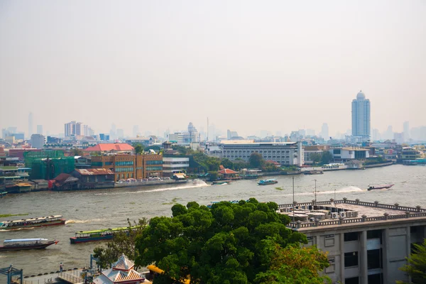 Vue de la ville d'en haut.Rivière, maisons et temples.Vue du vol de l'oiseau.Bangkok.Thaïlande — Photo