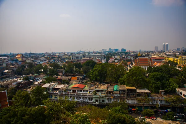 Vista de la ciudad desde arriba, casas y templos.Vista desde el vuelo del pájaro. Bangkok.Tailandia — Foto de Stock