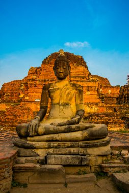 Eski saraylar mavi gökyüzü arka plan üzerinde. Ayutthaya Tayland. 