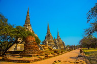 Eski saraylar mavi gökyüzü arka plan üzerinde. Ayutthaya Tayland. 