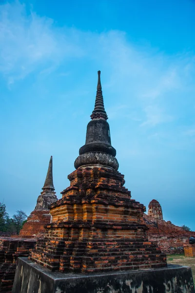 Anciens palais contre le ciel du soir. Ayutthaya Thaïlande . — Photo