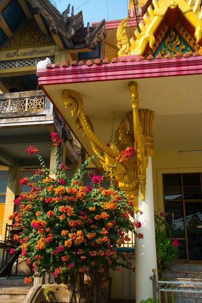 El complejo religioso de la ciudad de Nakhon Ratchasima. Tailandia . — Foto de Stock