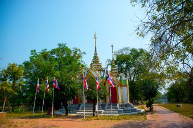 Güzel dini yapı yaldız ile beyazdır. Ayutthaya Tayland. 