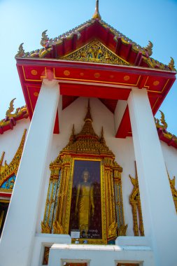 Buddhistic Tapınağı. Güzel dini yapı yaldız ile beyazdır. Ayutthaya. Tayland. 