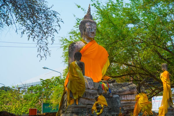 Tvářičky socha Buddhy v Watyaichaimongkol provincii Ayutthaya, Thajsko — Stock fotografie