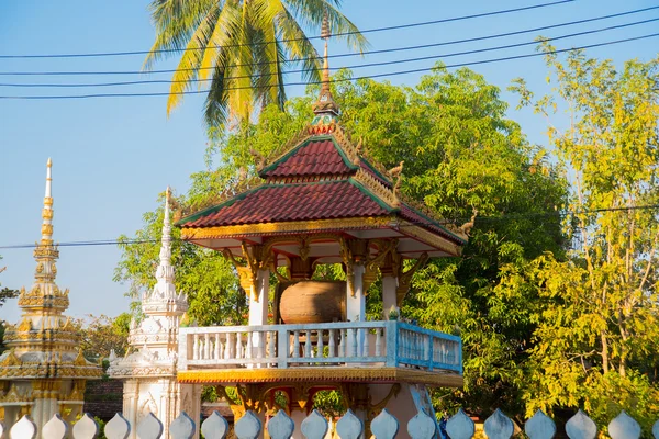 El templo con oro en la capital de Laos, Vientiane . — Foto de Stock