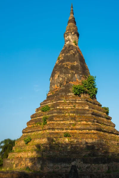 Der tempel mit gold in der hauptstadt von laos, vientiane. — Stockfoto
