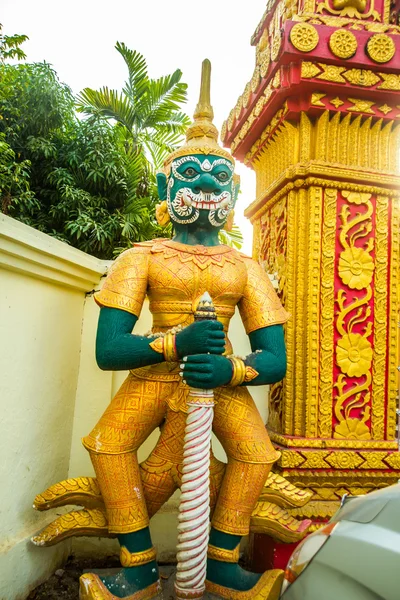 Scultura al tempio. Scultura al tempio. Laos, Vientiane . — Foto Stock