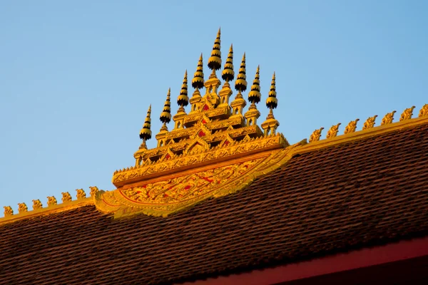 Chrám se zlatem v hlavním městě Laos, Vientiane. — Stock fotografie