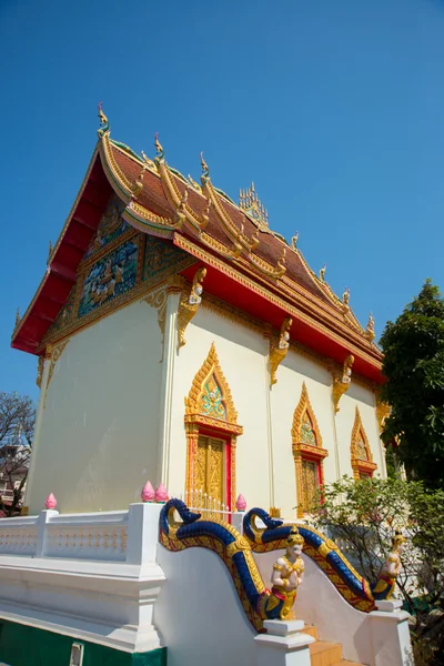 El templo con oro en la capital de Laos, Vientiane . — Foto de Stock