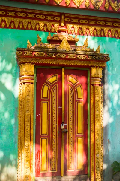 The temple with gold in the capital of Laos, Vientiane. — Stock Photo, Image