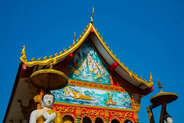 Le temple avec de l'or dans la capitale du Laos, Vientiane . — Photo