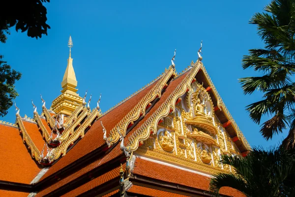 The temple with gold in the capital of Laos, Vientiane. — Stock Photo, Image