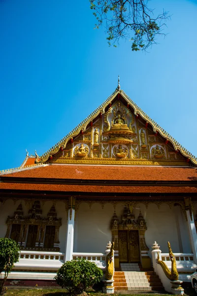 O templo com ouro na capital do Laos, Vientiane . — Fotografia de Stock