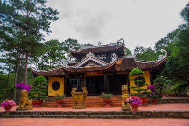 Budist tapınağı. Vietnam Dalat.
