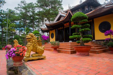 Budist tapınağı. Vietnam Dalat.