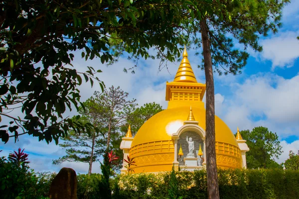 Buddhist complex PAAs Lamy.Vietnam Dalat. — Stock Photo, Image