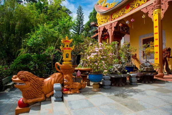 Templo Buddhist .Vietnam Dalat . — Foto de Stock