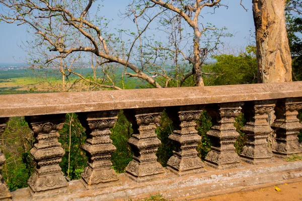 Gamla staden Udong. Ett fragment av staketet. Kambodja. — Stockfoto