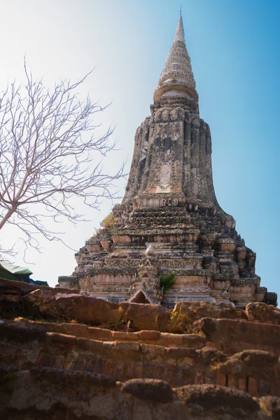 Oude stad Udong. De tempels op de berg. Cambodja. — Stockfoto