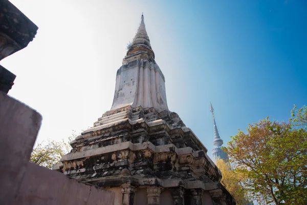 Old town Udong. The temples on the mountain. Cambodia. — Stock Photo, Image