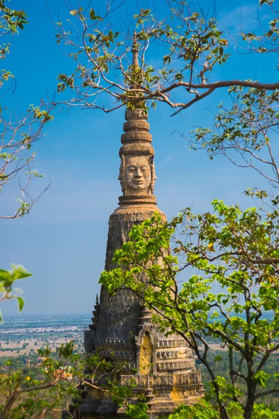 Oude stad Udong. De tempels op de berg. Cambodja. — Stockfoto