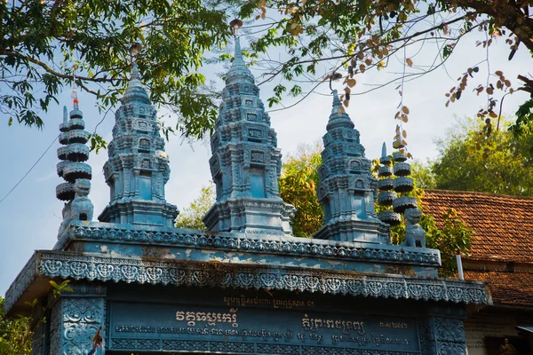 Cidade velha Udong. Entrada em arco azul. Camboja . — Fotografia de Stock