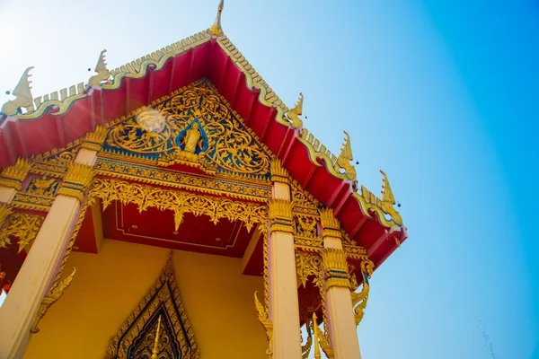 Der Tempel mit Gold.. khon kaen.thailand. — Stockfoto