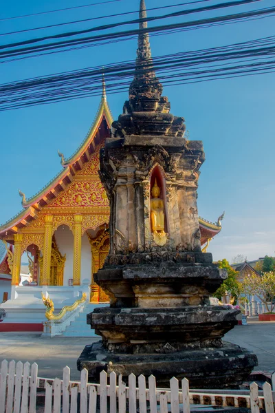 Templo budista com ouro.Luang Prabang.Laos . — Fotografia de Stock