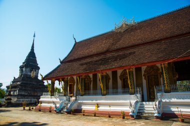 Budist tapınağı. Tapınağın çatısına. Altın Luang Prabang.Laos.ddhist Tapınağı. Luang Prabang.Laos.