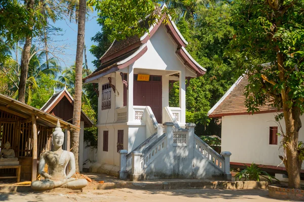 Tempio buddista con oro.Luang Prabang.Laos . — Foto Stock