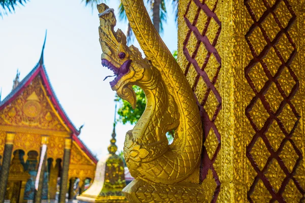 Buddhistický chrám se zlatem. Luang Prabang.Laos. — Stock fotografie