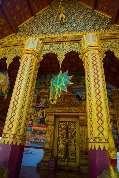 Temple bouddhiste avec or Luang Prabang.Laos . — Photo