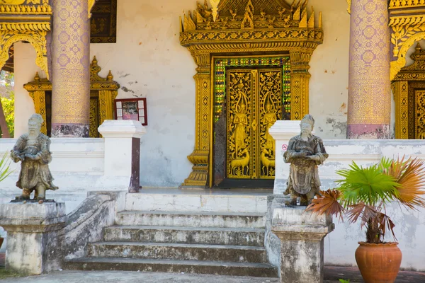 与黄金的佛教寺庙。銮 Prabang.Laos. — 图库照片