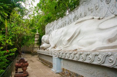 Uzanmış Buddha.Pagoda Belek.Nha Trang.Vietnam büyük bir heykeli.