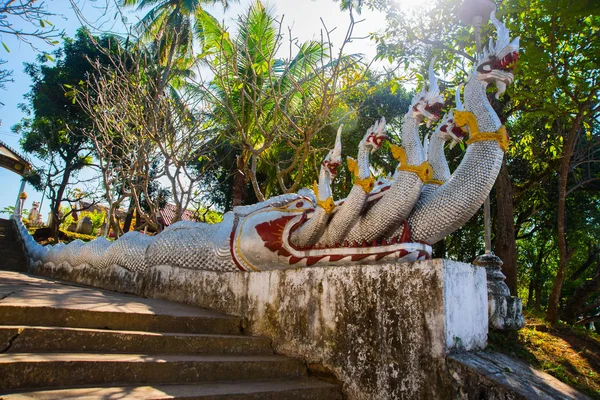 Templo budista con oro.Luang Prabang.Laos . — Foto de Stock